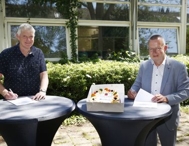 ondertekening-koopcontract-hinkstapsprong.jpg